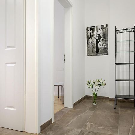 Newton-Appartement Mit 3 Schlafzimmern Берлин Экстерьер фото