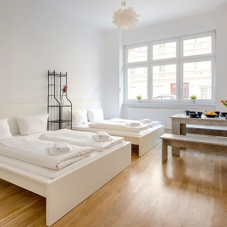 Newton-Appartement Mit 3 Schlafzimmern Берлин Экстерьер фото