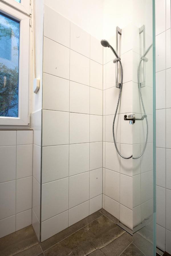 Newton-Appartement Mit 3 Schlafzimmern Берлин Экстерьер фото