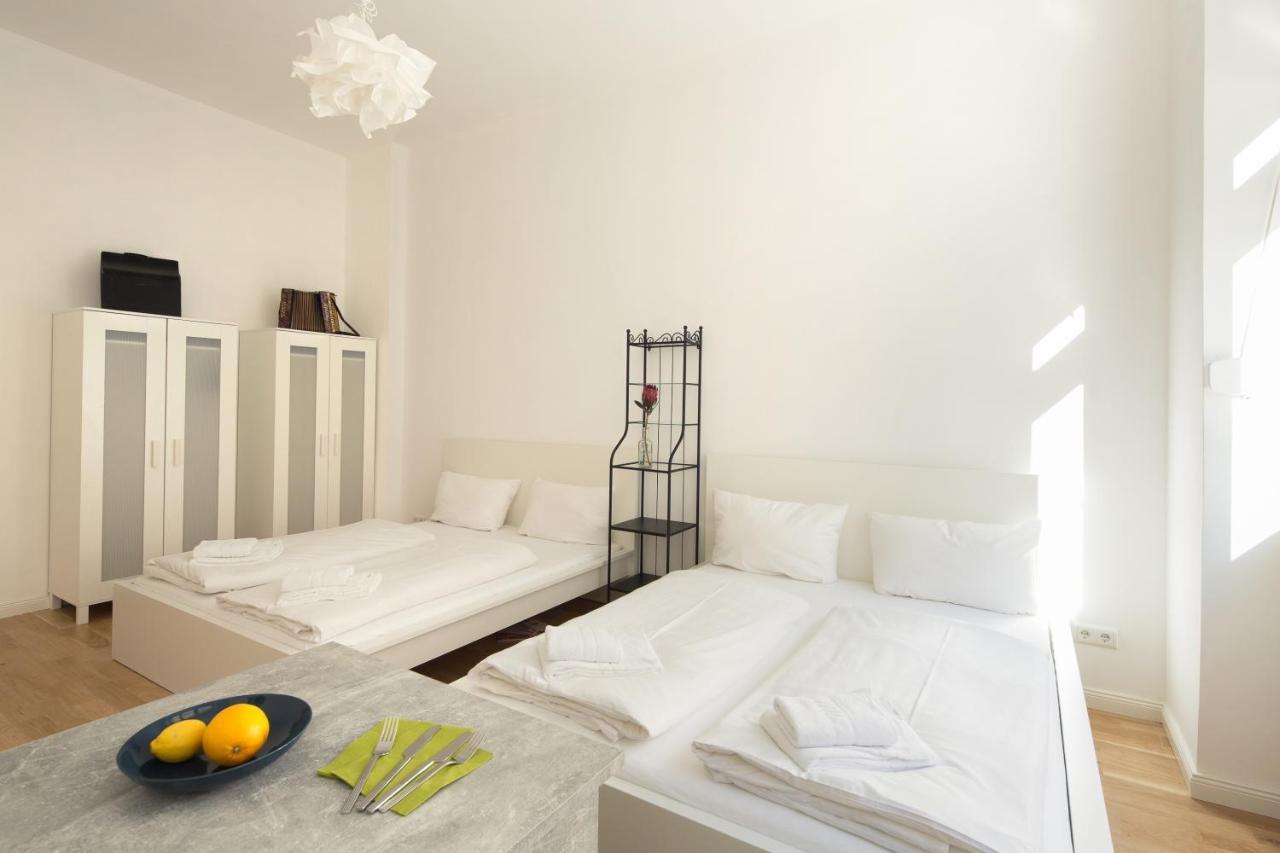 Newton-Appartement Mit 3 Schlafzimmern Берлин Экстерьер фото